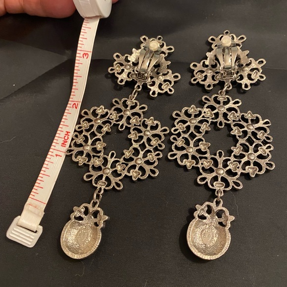 Clip earrings by Jose Barrera - Picture 3 of 6